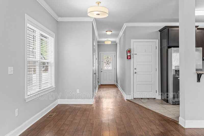 717 Ladd Ave - Photo 4 of 22