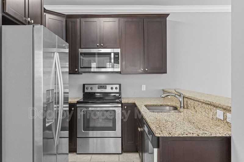 717 Ladd Ave - Photo 6 of 22