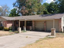 featured image of 904 Ivywood Dr