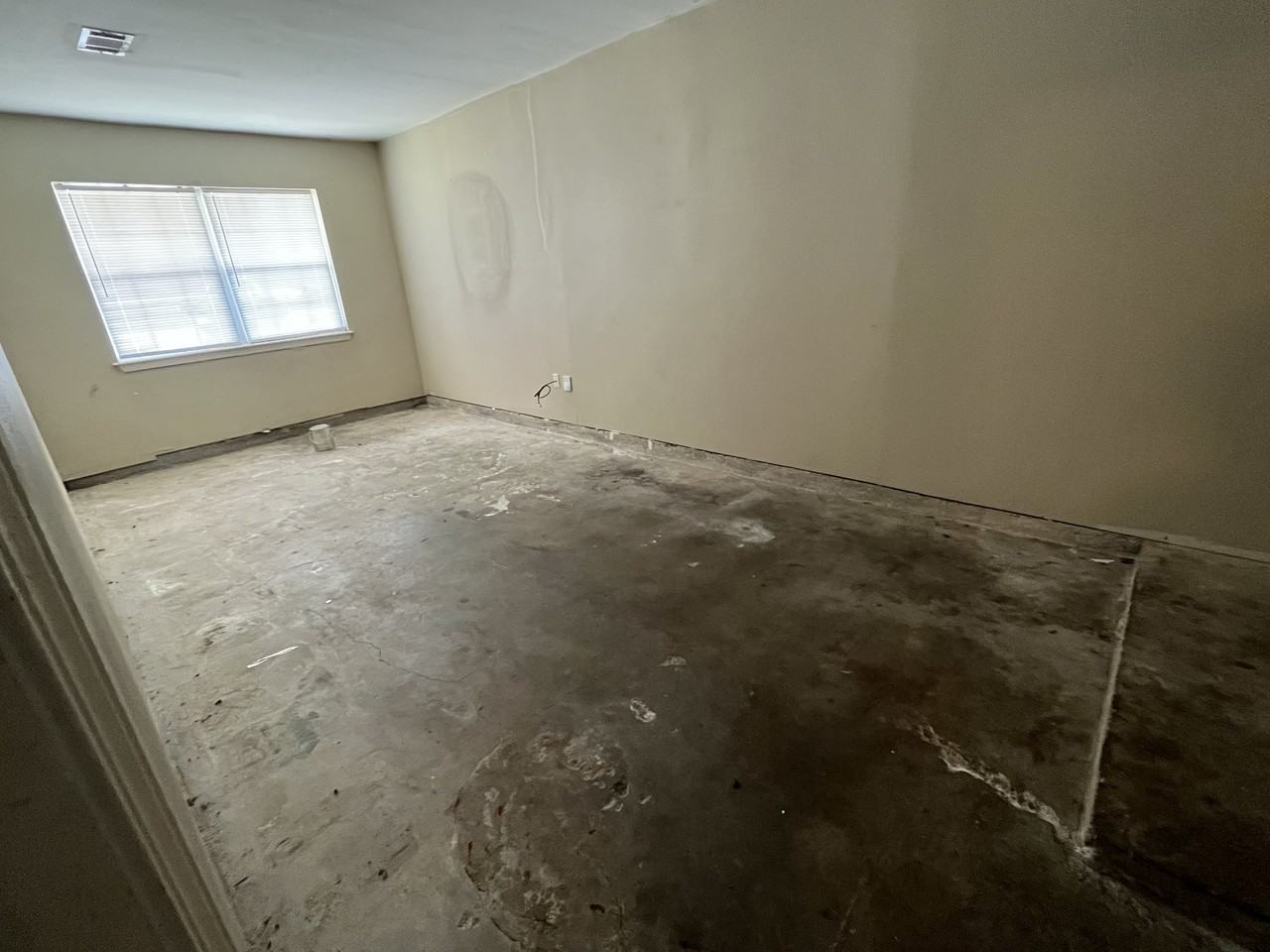 16801 Vermillion Dr - Photo 6 of 9