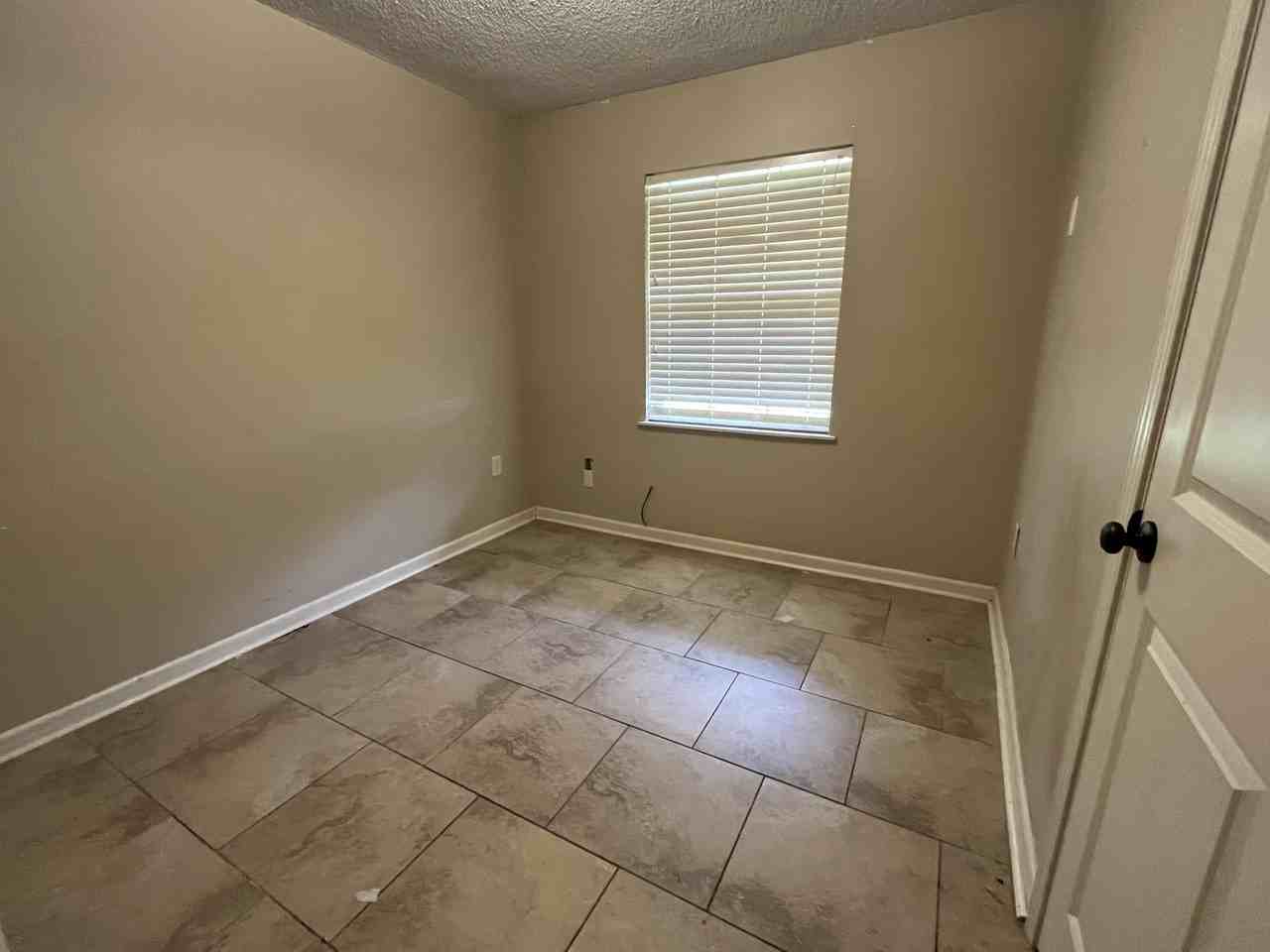 16801 Vermillion Dr - Photo 7 of 9