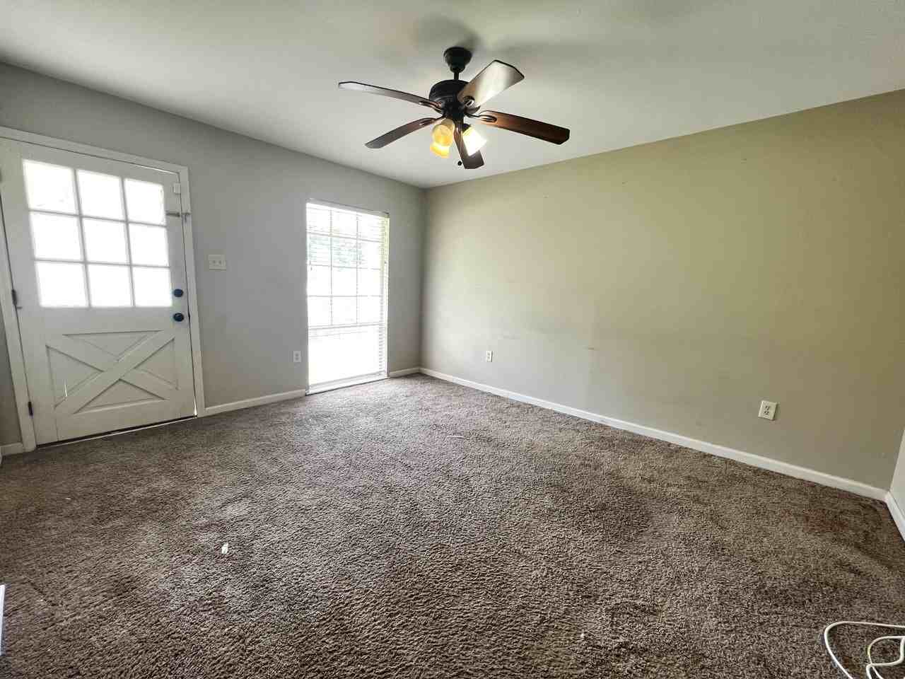 16801 Vermillion Dr - Photo 2 of 9