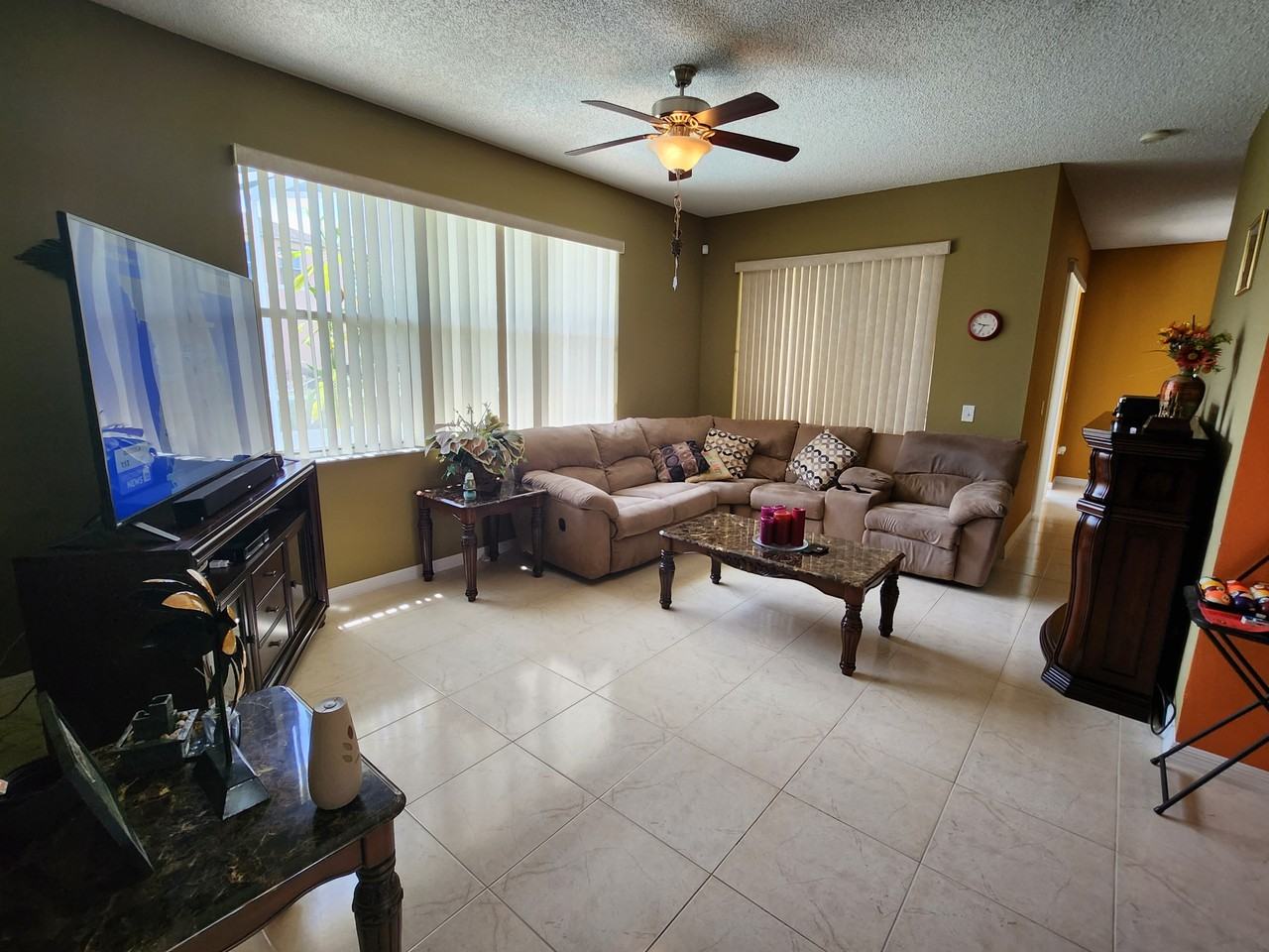 2503 Buttercup Ct - Photo 5 of 28