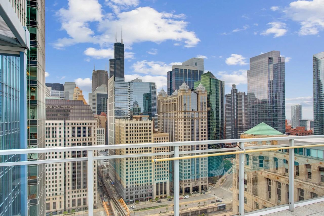 W Kinzie St #1005 - Photo 7 of 25