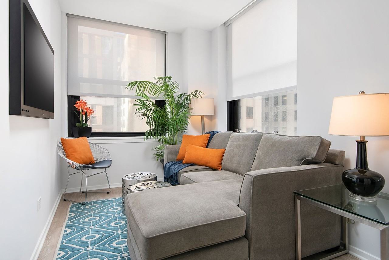 W Lake St #1703R - Photo 3 of 30