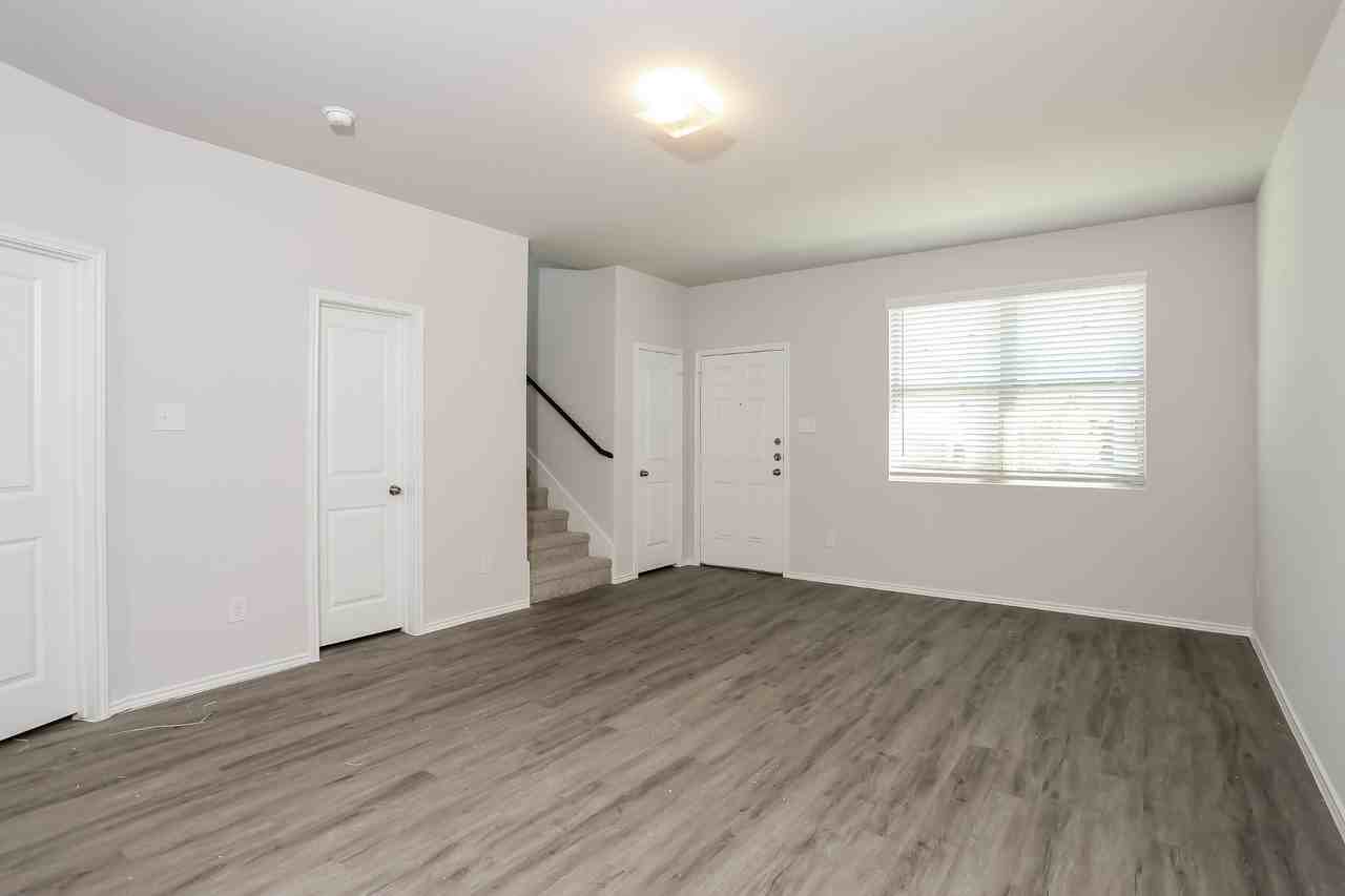 5517 Shore Point Trl - Photo 2 of 16