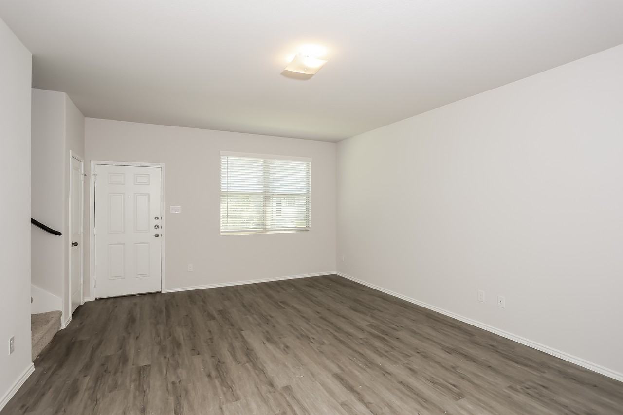 5517 Shore Point Trl - Photo 3 of 16