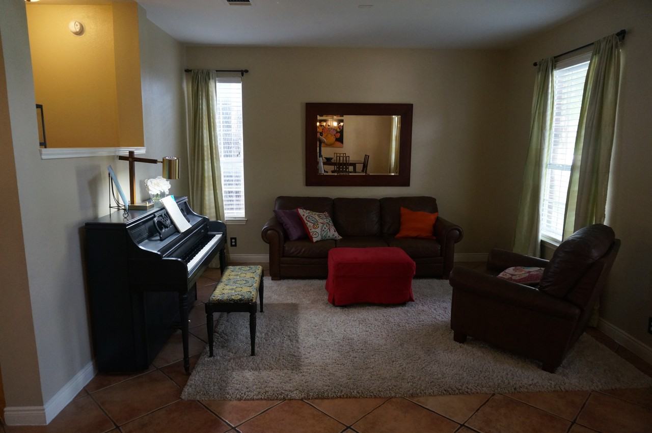 609 Oak Park Dr - Photo 3 of 8