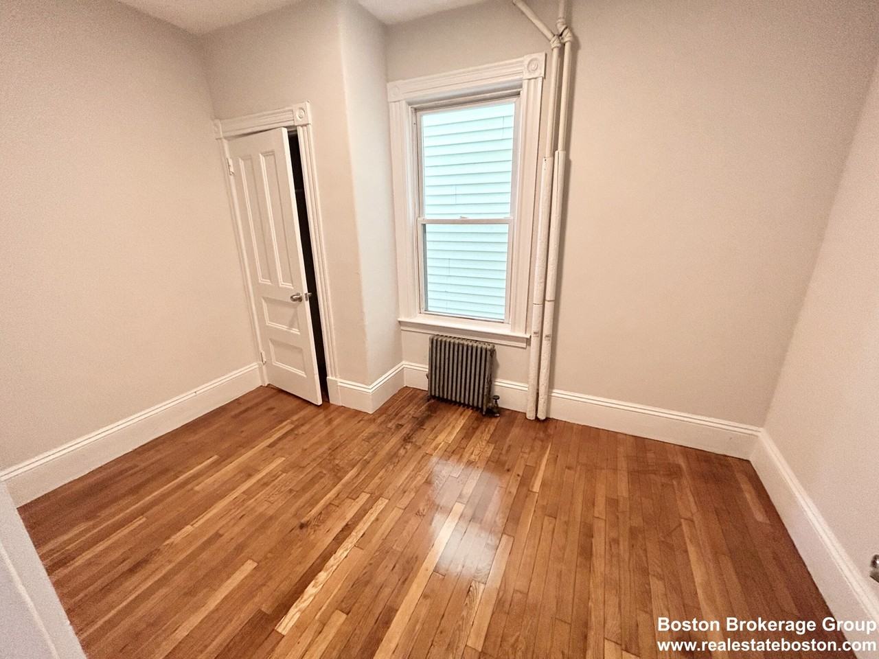 22 Humphreys St #1 - Photo 5 of 6