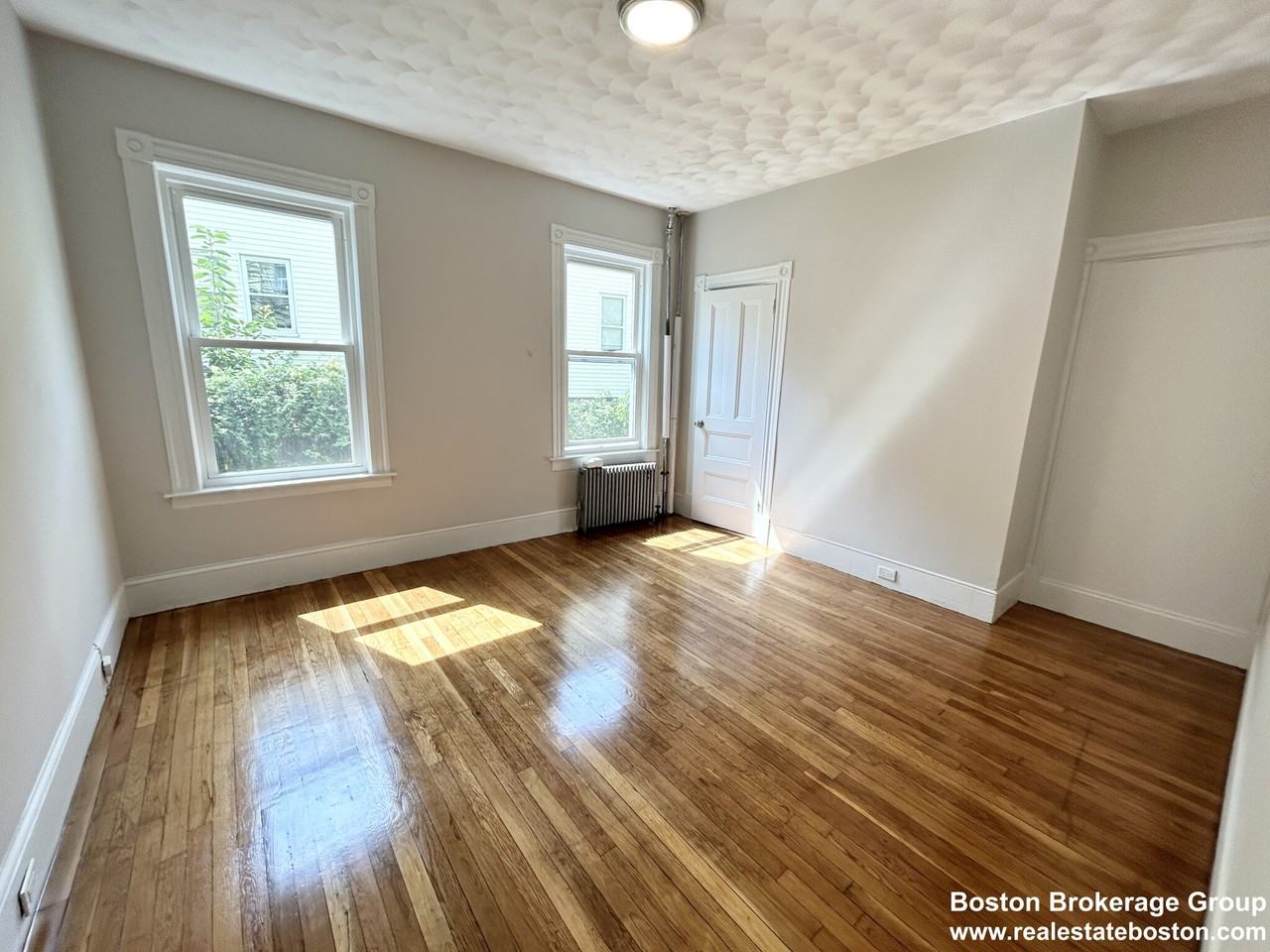 22 Humphreys St #1 - Photo 4 of 6