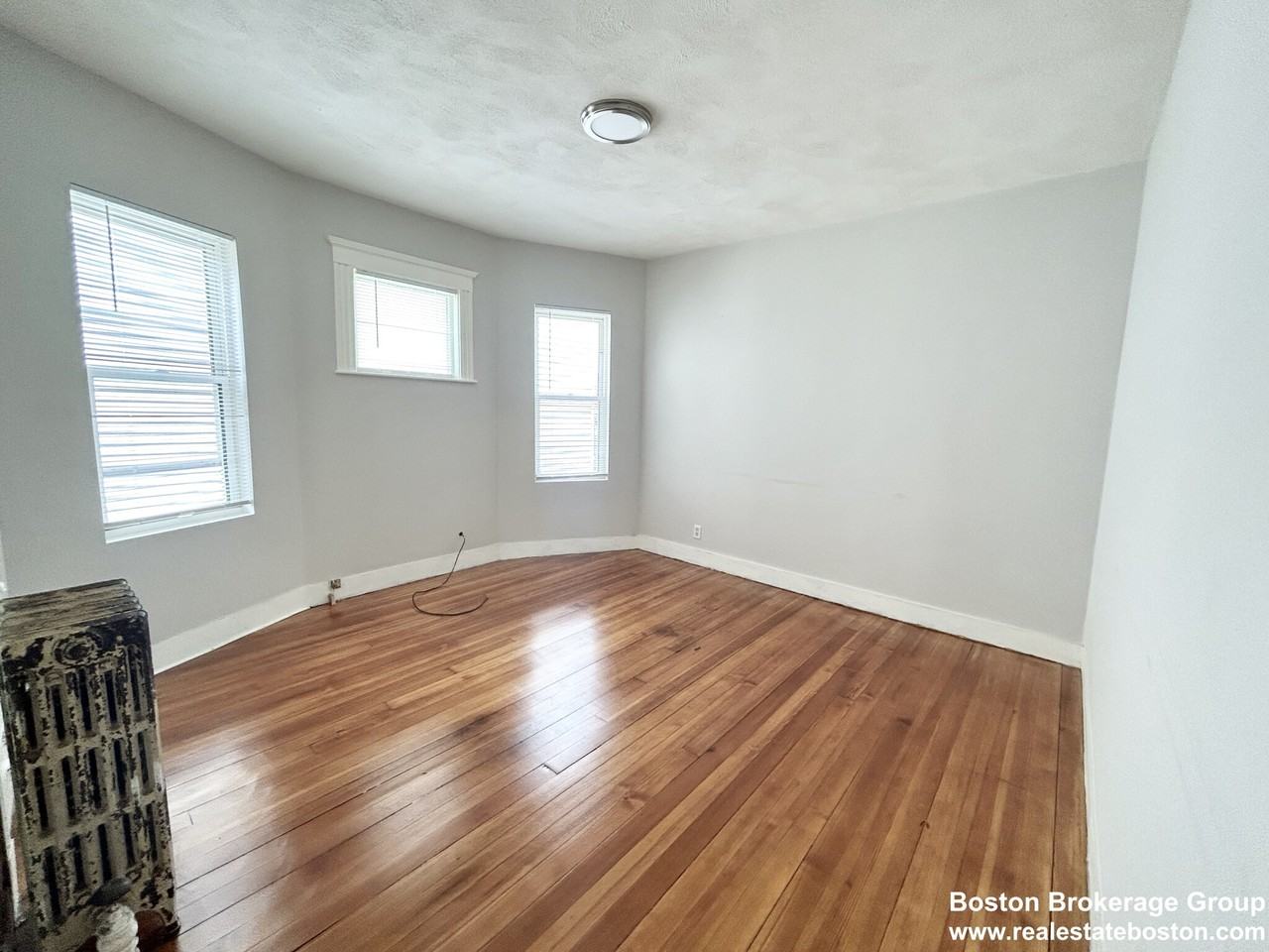 18 Eastman St #2 - Photo 4 of 10