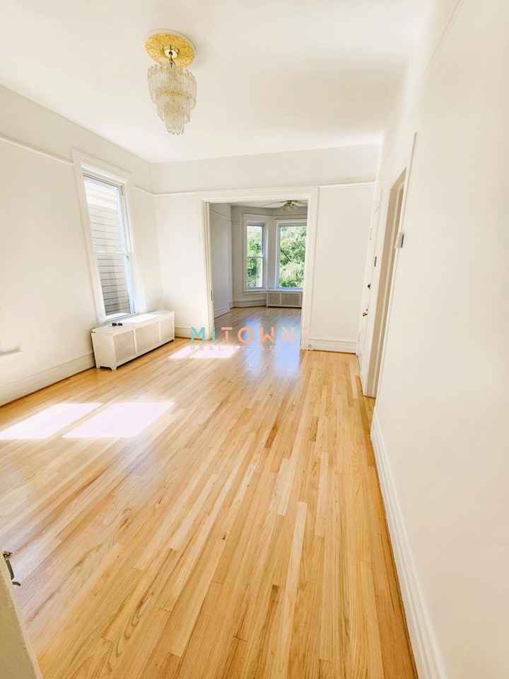 4713 N Hermitage Ave #2 - Photo 5 of 30