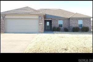 featured image of 2405 Canterbury Ln