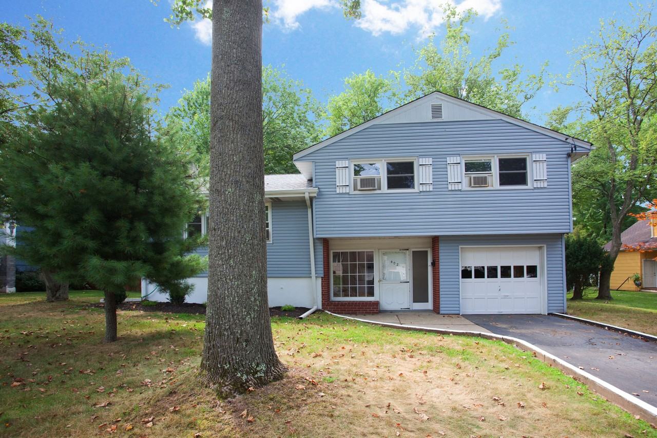 402 Tenakill Dr - Photo 2 of 15