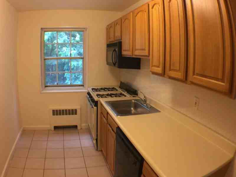 27 Colfax Ave W #C - Photo 2 of 7