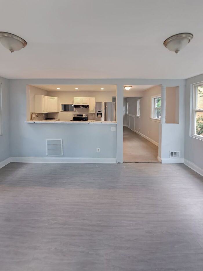 7009 Foster St - Photo 3 of 31