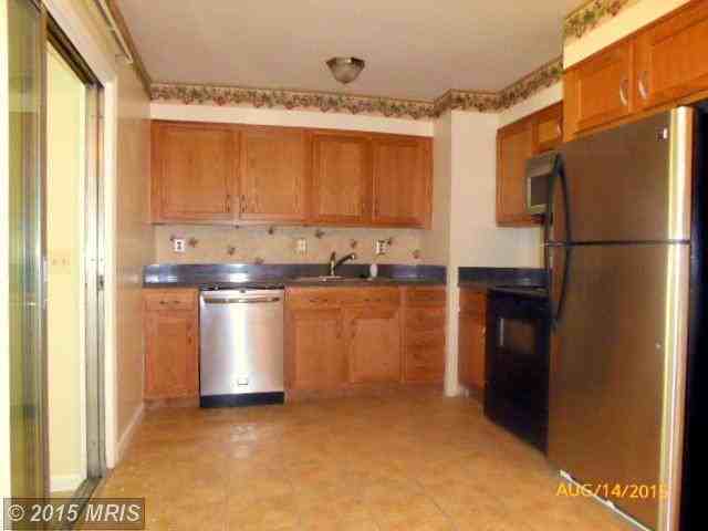 845 W 14th St - Photo 2 of 24