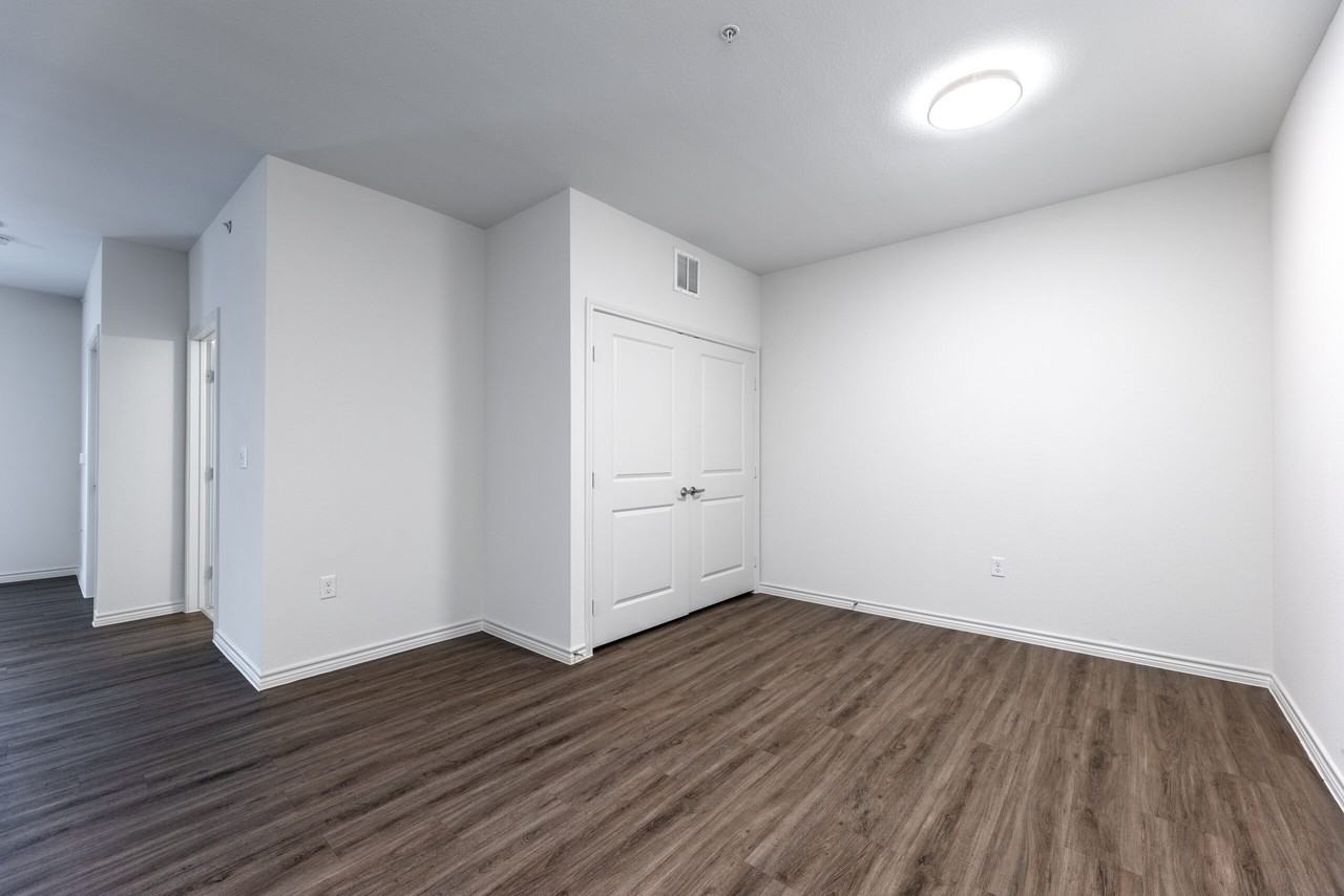 The Oaks at Ben White - Photo 4 of 9