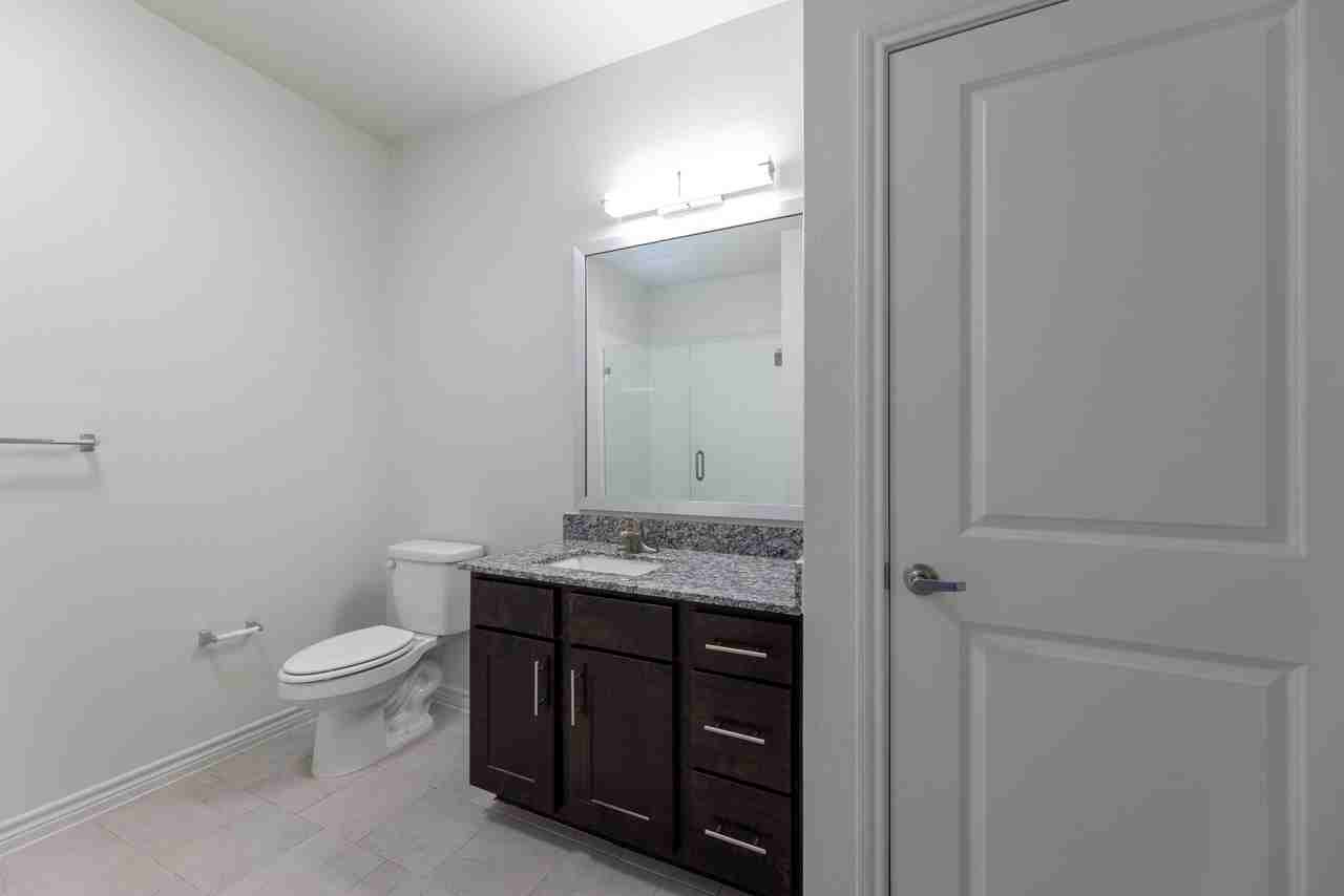 The Oaks at Ben White - Photo 7 of 9