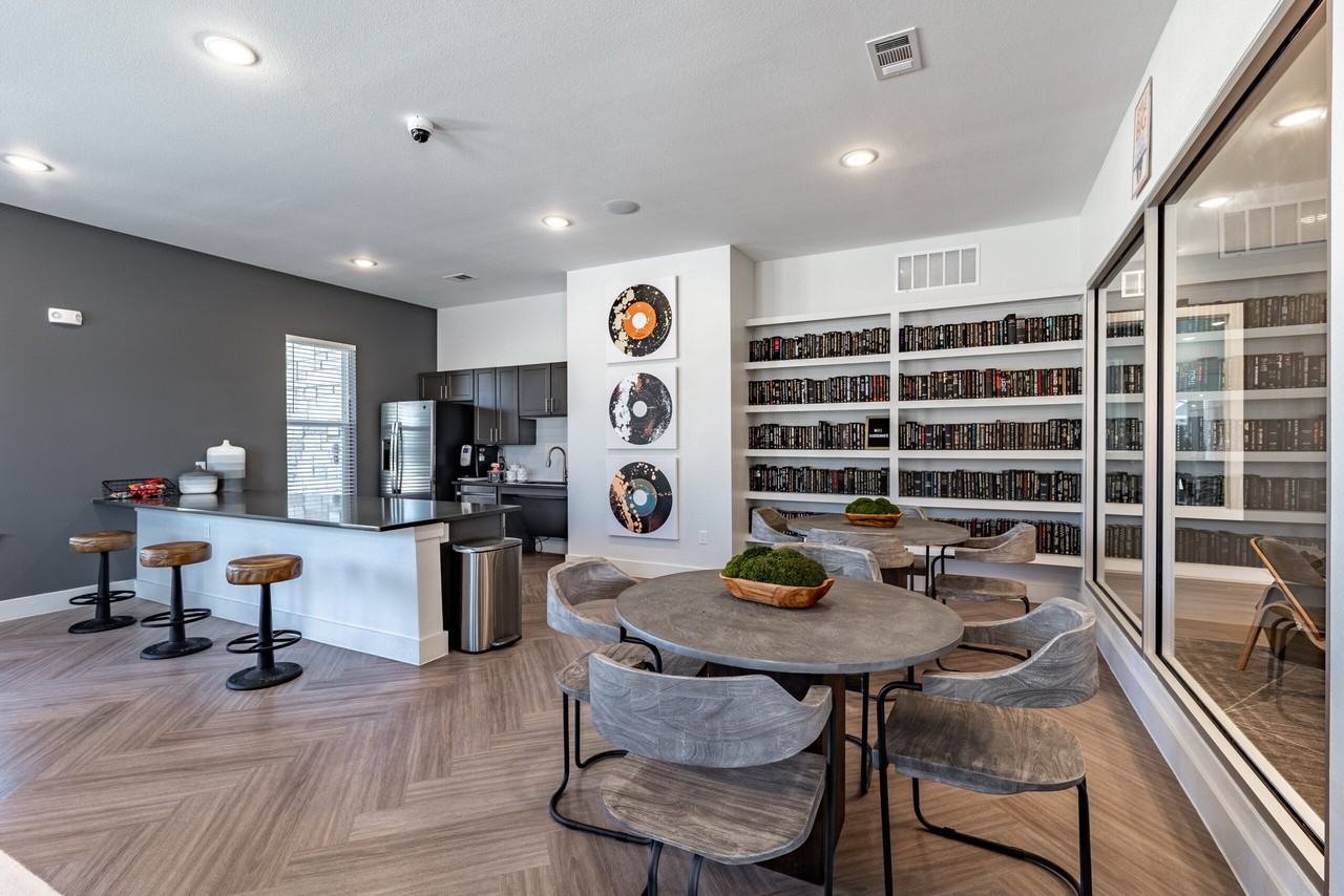 The Oaks at Ben White - Photo 6 of 9