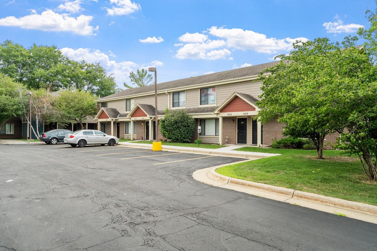 Jordan Creek and Mills Apartments 1737 48th St Nw, Rochester, MN