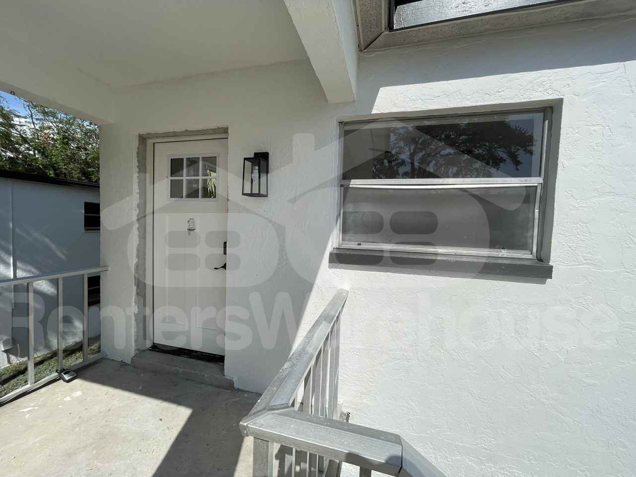 336 4th Ave Sw #A - Photo 2 of 10