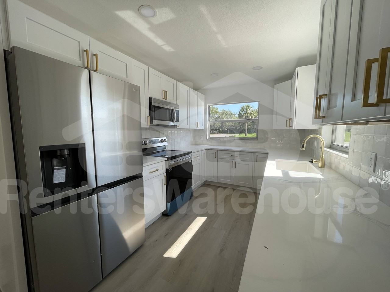 336 4th Ave Sw #A - Photo 3 of 10