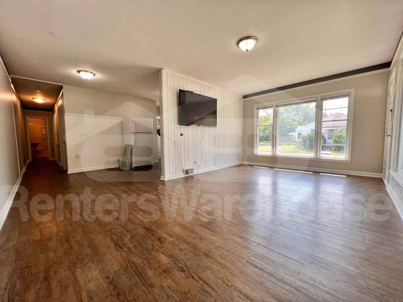 2101 52nd St - Photo 3 of 10