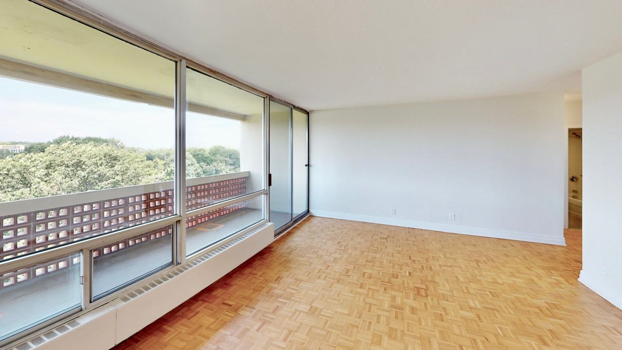 1141 Royal York Rd #0606 - Photo 2 of 15