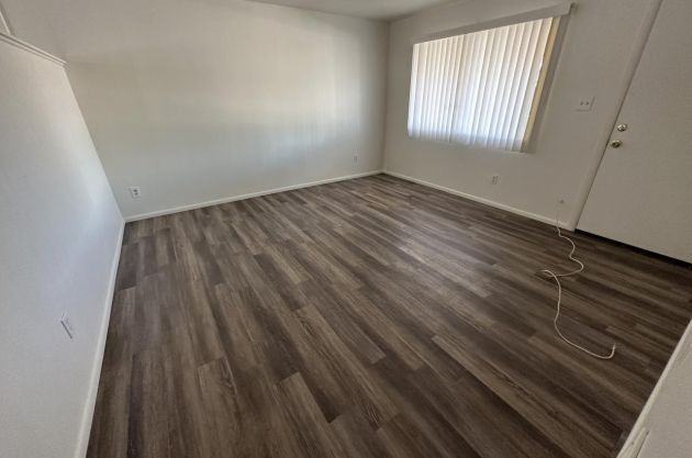 6523 West Weldon Avenue - Photo 3 of 4
