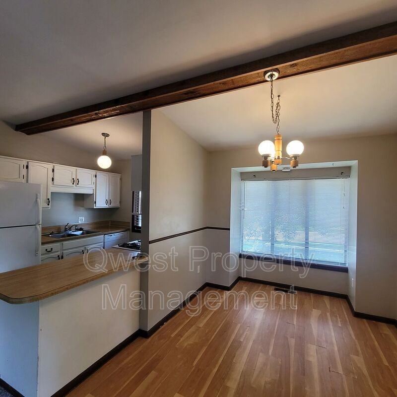 5898 Madison Ave Se - Photo 2 of 16