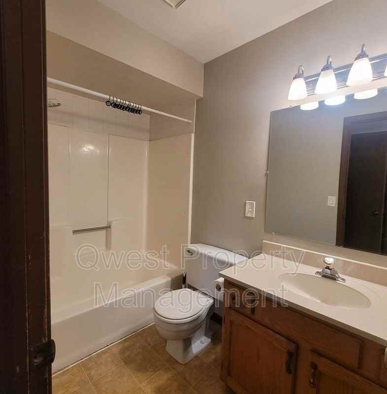 5898 Madison Ave Se - Photo 6 of 16
