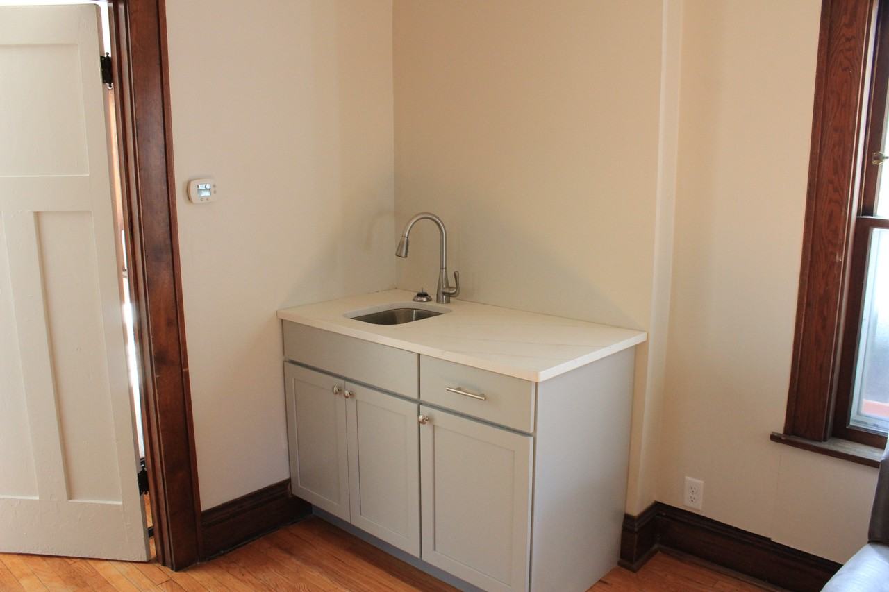 13 S Hancock St - Photo 2 of 16