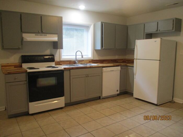 327 Oak St #327 - Photo 3 of 7