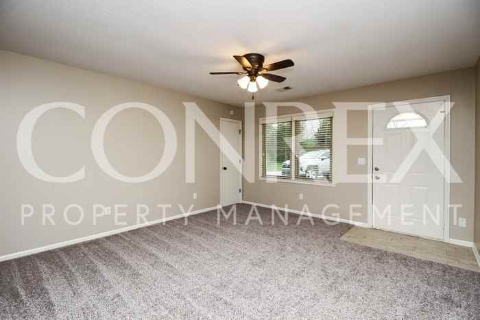 530 S Commercial Ave - Photo 3 of 12