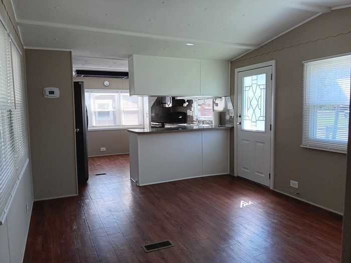 910 N Walnut St - Photo 2 of 3