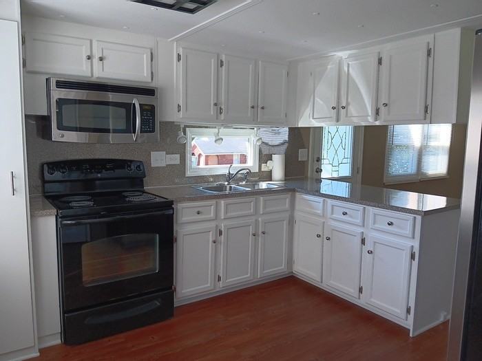 910 N Walnut St - Photo 3 of 3