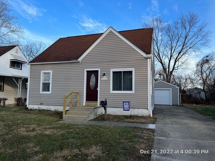 2002 Brentnell Ave - Photo 2 of 24