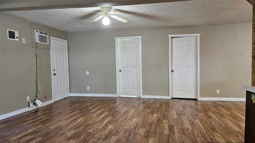 1909 Wahoo Ln - Photo 2 of 20