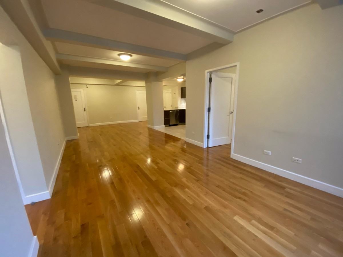 E 58th St #16D - Photo 2 of 9