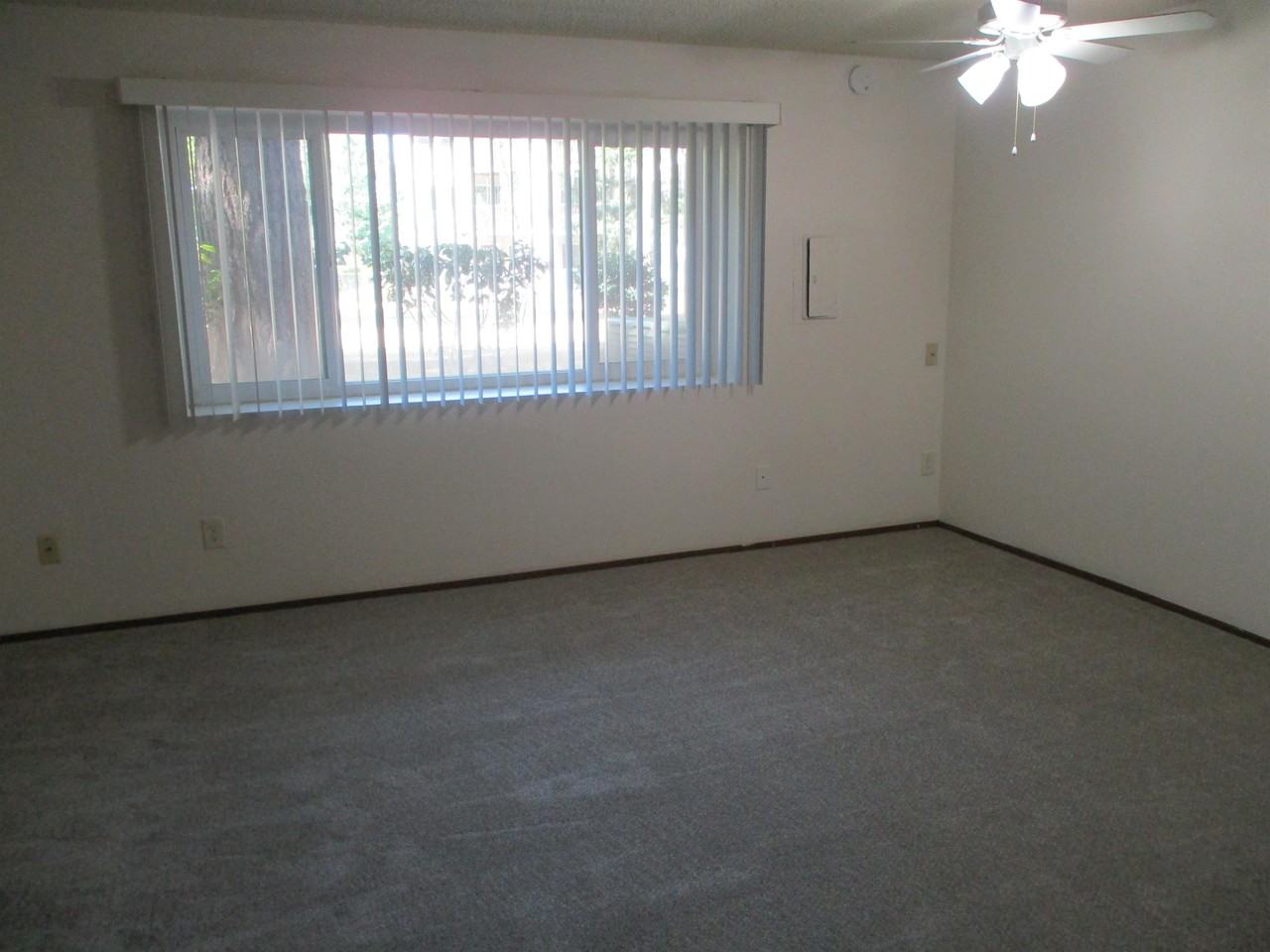 1327 Ne Hogan Pl #1327 - Photo 3 of 10