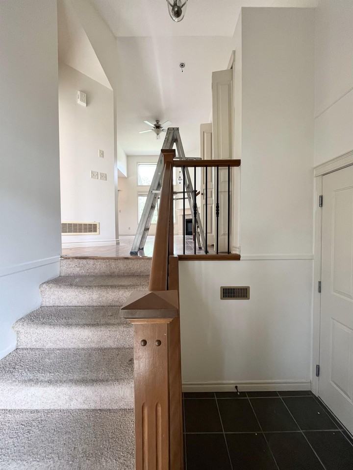 2091 Aberdeen Dr #1 - Photo 3 of 22