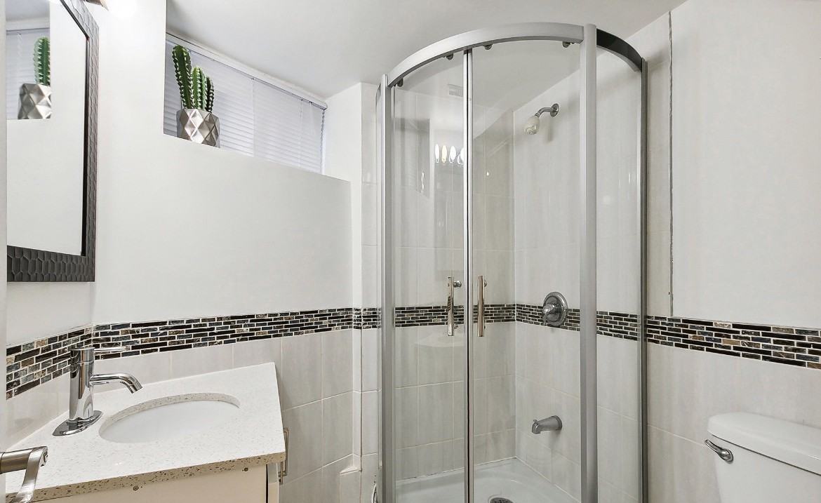 593 Greenwood Ave - Photo 5 of 7