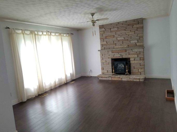 100 Fall St N - Photo 3 of 12