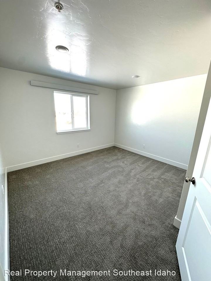 6065 N. Freedom Rd - Photo 3 of 25