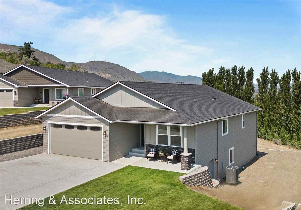 3020 Riverview Ln - Photo 2 of 32