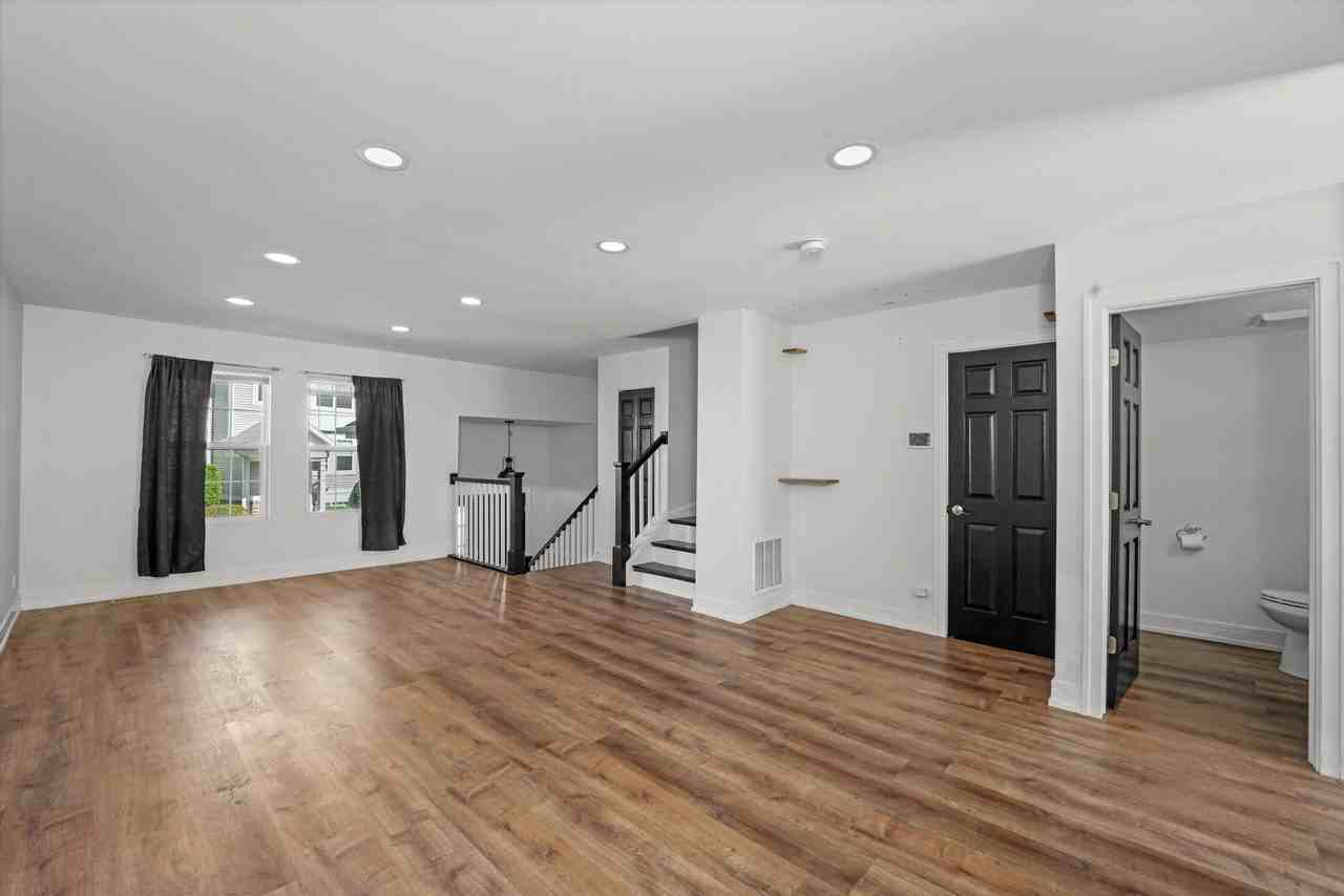 143 Holiday Ln - Photo 3 of 24