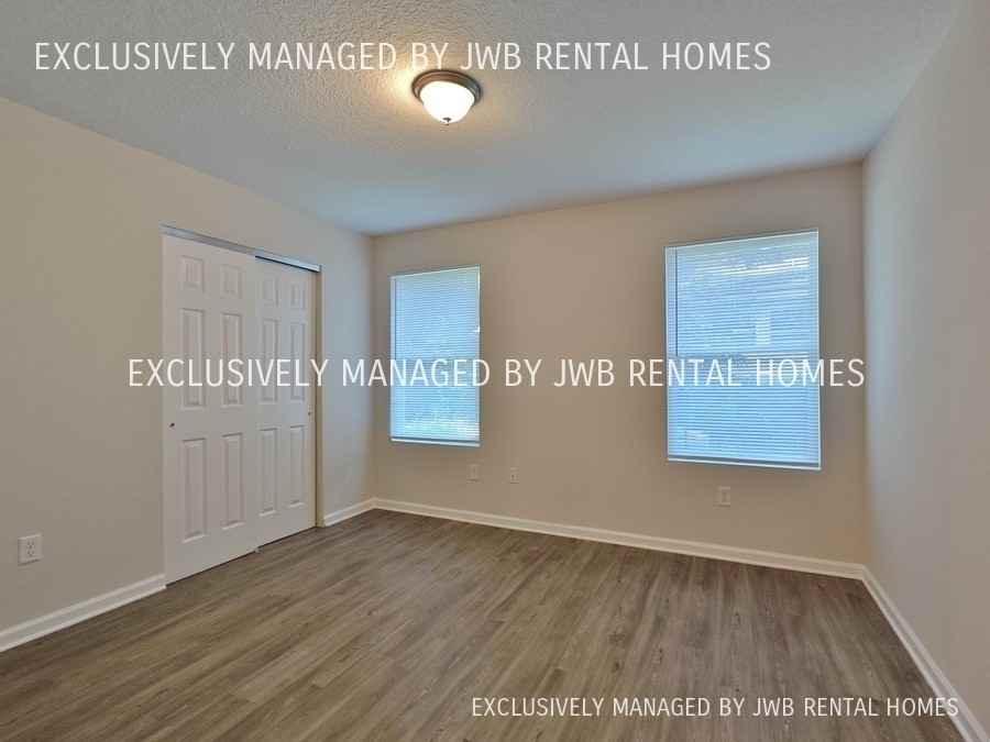 815 W 16th St - Photo 2 of 7