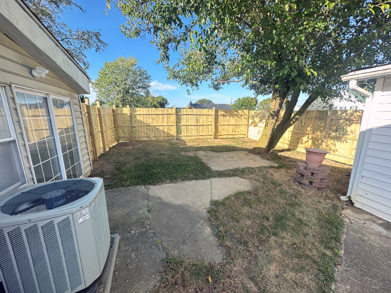 253 Potomac Ave - Photo 3 of 20