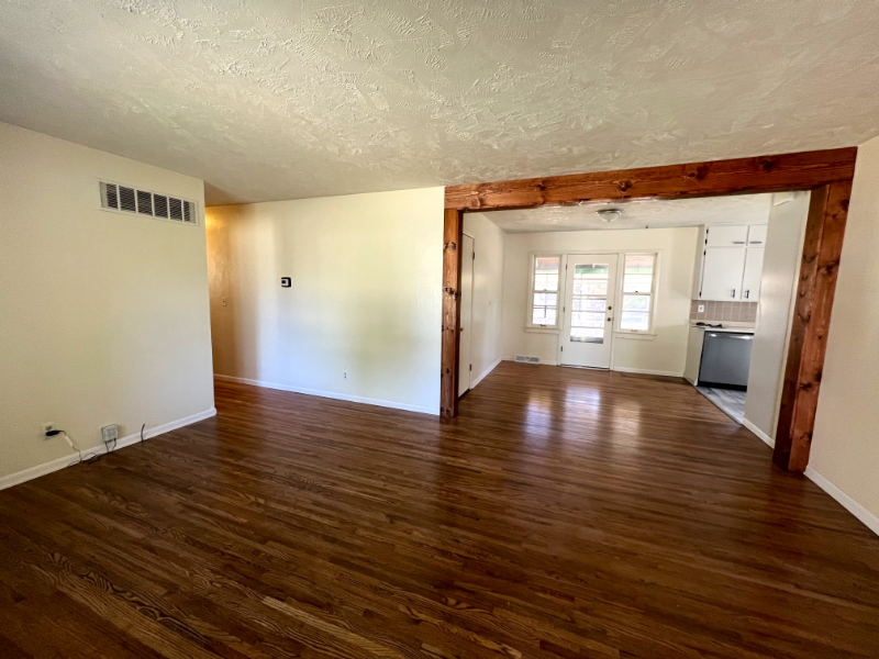 1815 E Mona Ln - Photo 2 of 18